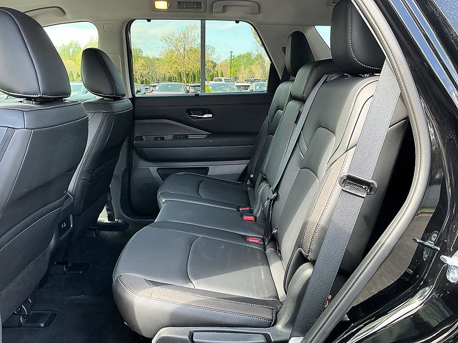 Certified 2025 Nissan Pathfinder SL image 24