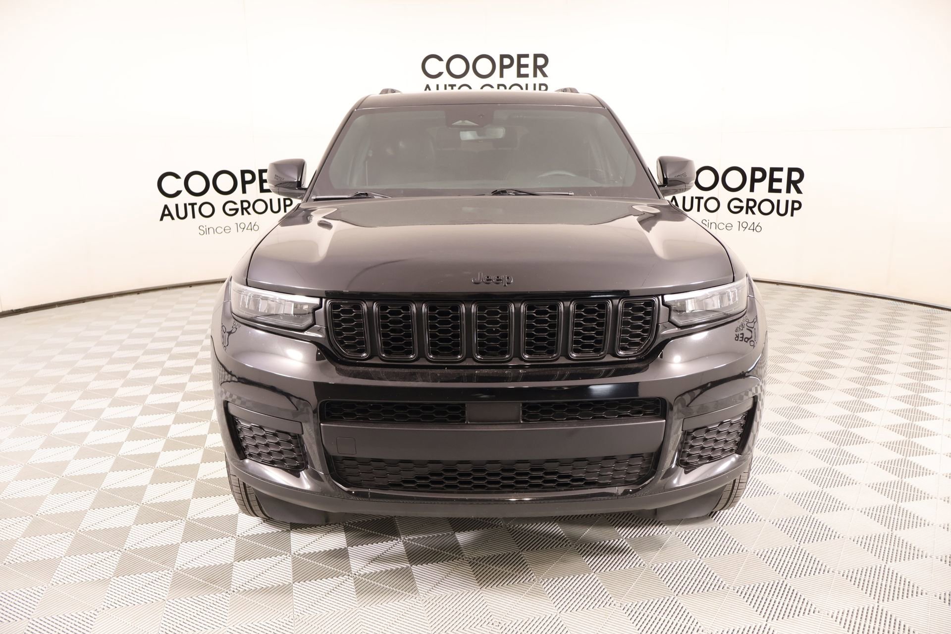 Used 2024 Jeep Grand Cherokee L Altitude RWD image 9