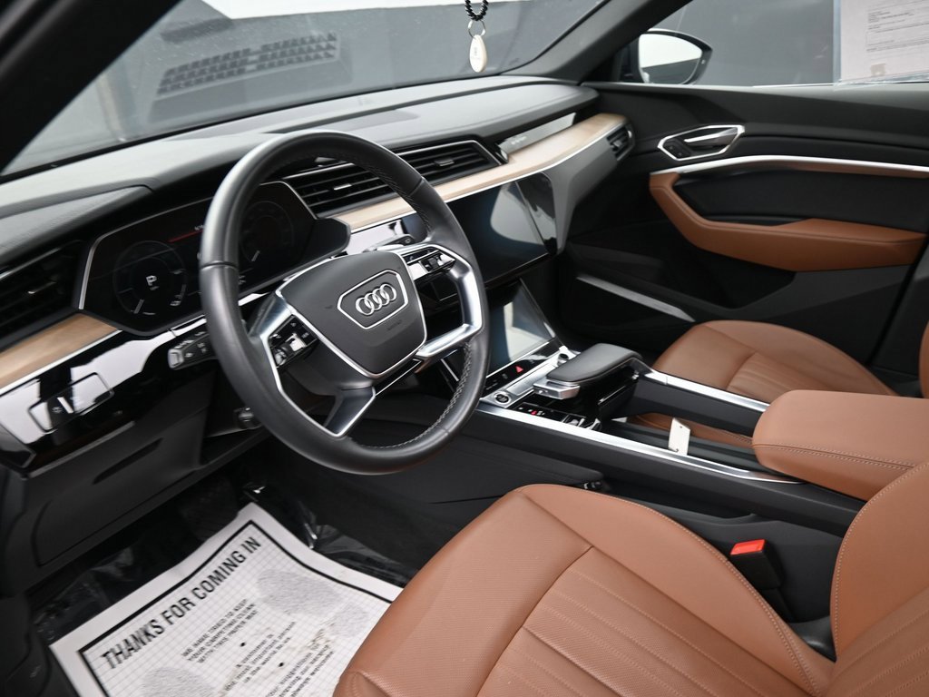 Used 2024 Audi Q8 e-tron Premium Plus image 33