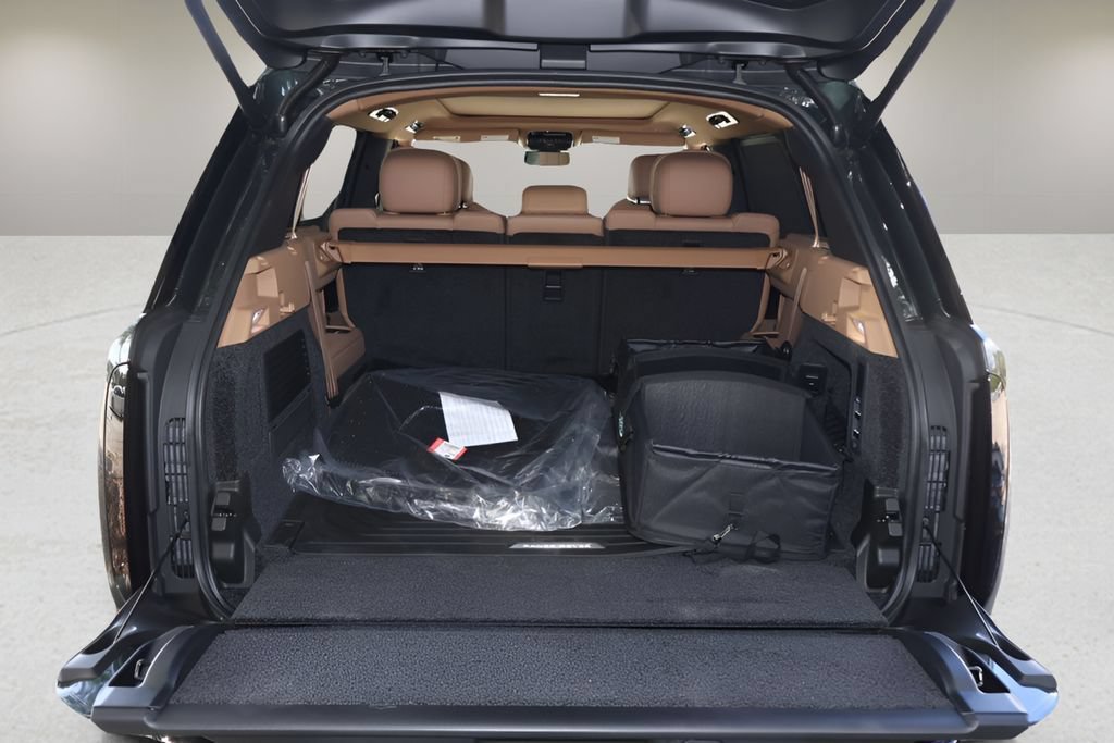 New 2026 Land Rover Range Rover Long Wheelbase SE AWD/4WD image 15