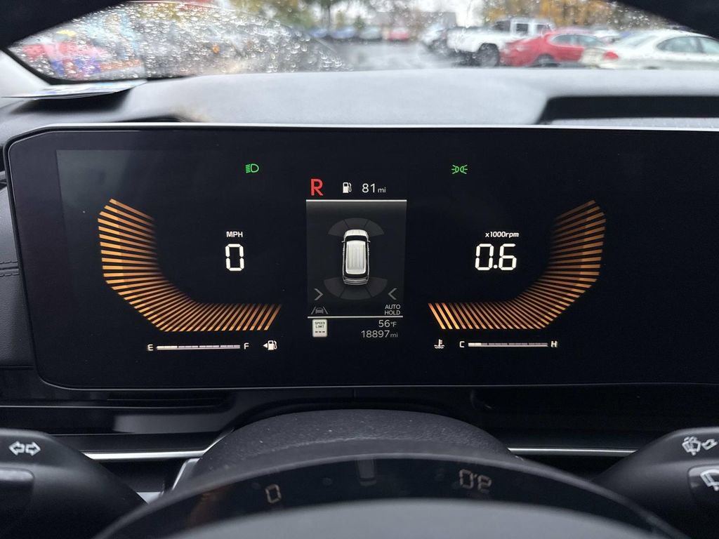 Used 2025 Kia Carnival image 32