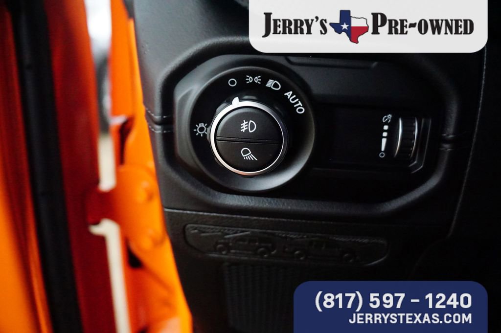 Used 2025 Jeep Gladiator Rubicon w/ Convenience Group AWD/4WD image 15