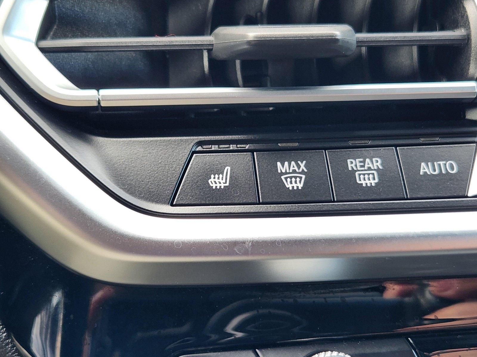 Used 2023 BMW X4 xDrive30i AWD/4WD image 13