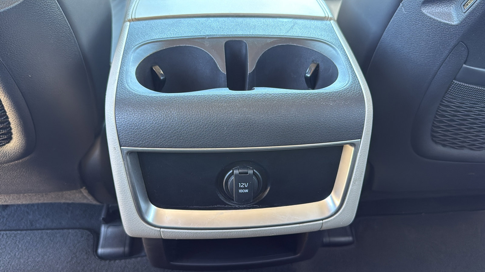 Used 2024 Kia Carnival LX image 27