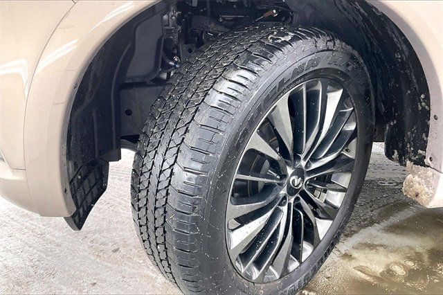 Used 2021 INFINITI QX80 Premium Select w/ All-Season Package image 11