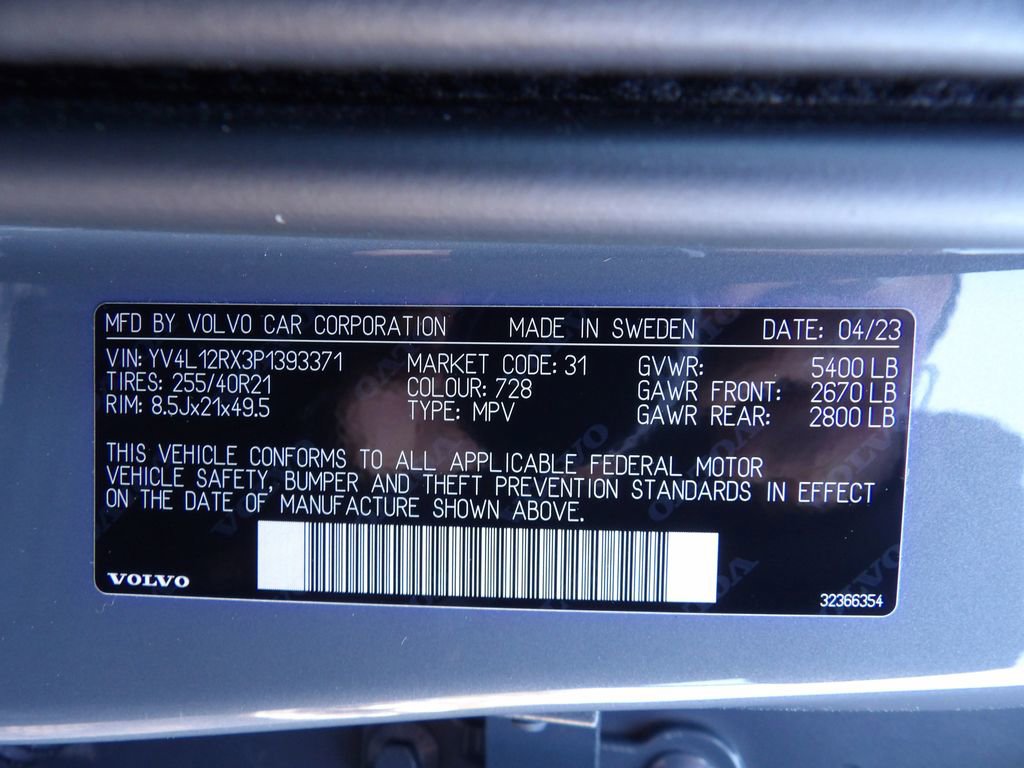 Certified 2023 Volvo XC60 B5 Ultimate w/ Climate Package image 33