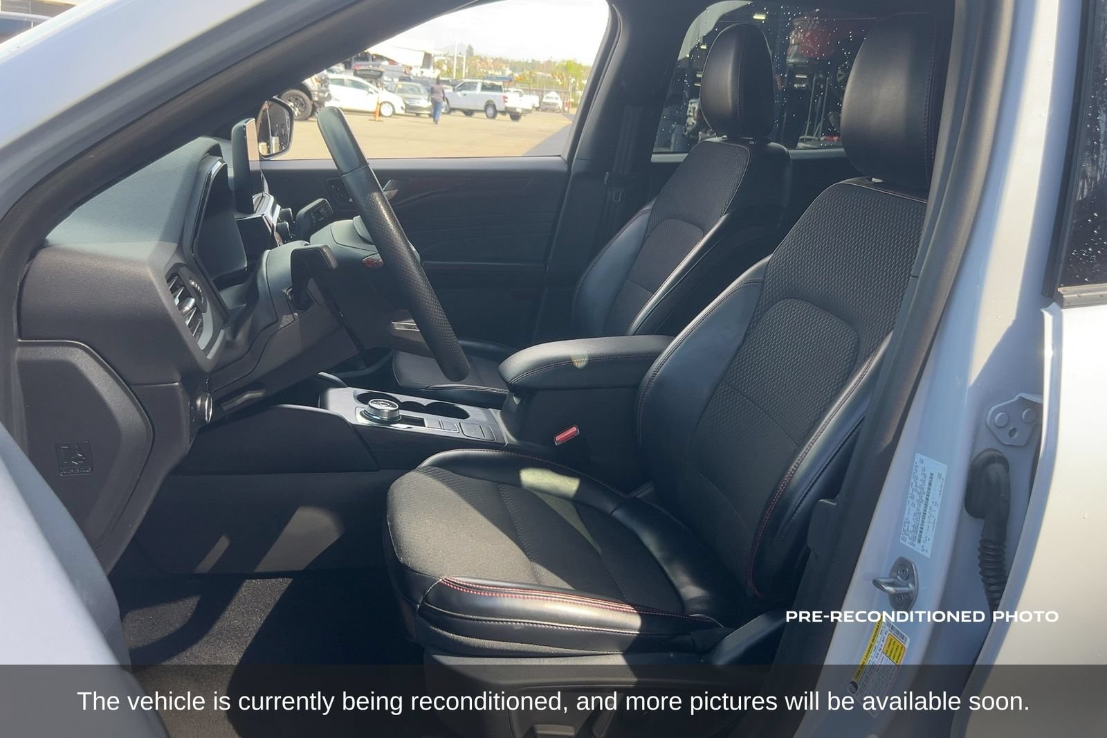 Used 2025 Ford Escape ST-Line Select AWD/4WD image 11