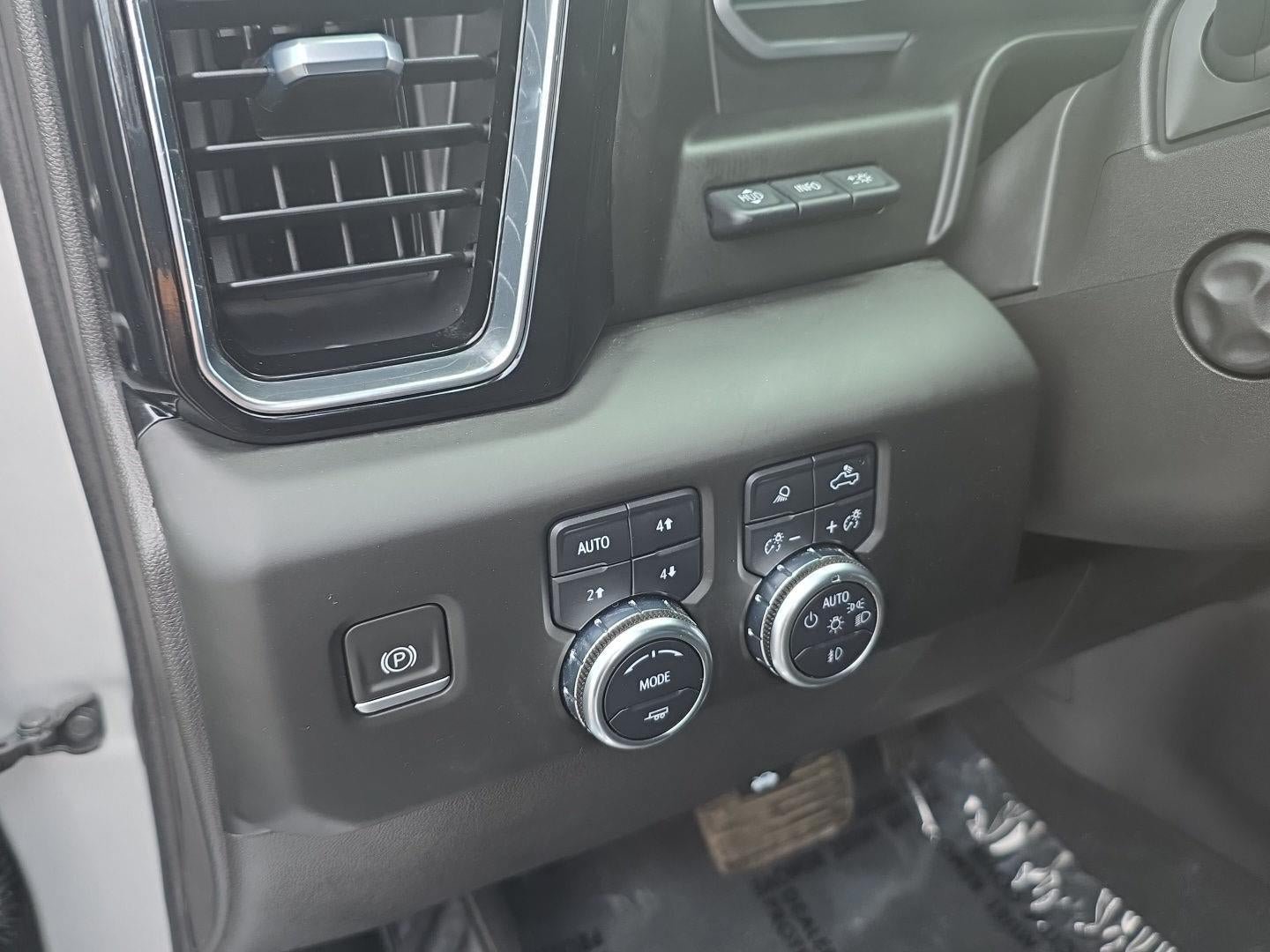Used 2022 GMC Sierra 1500 Denali w/ Technology Package AWD/4WD image 17