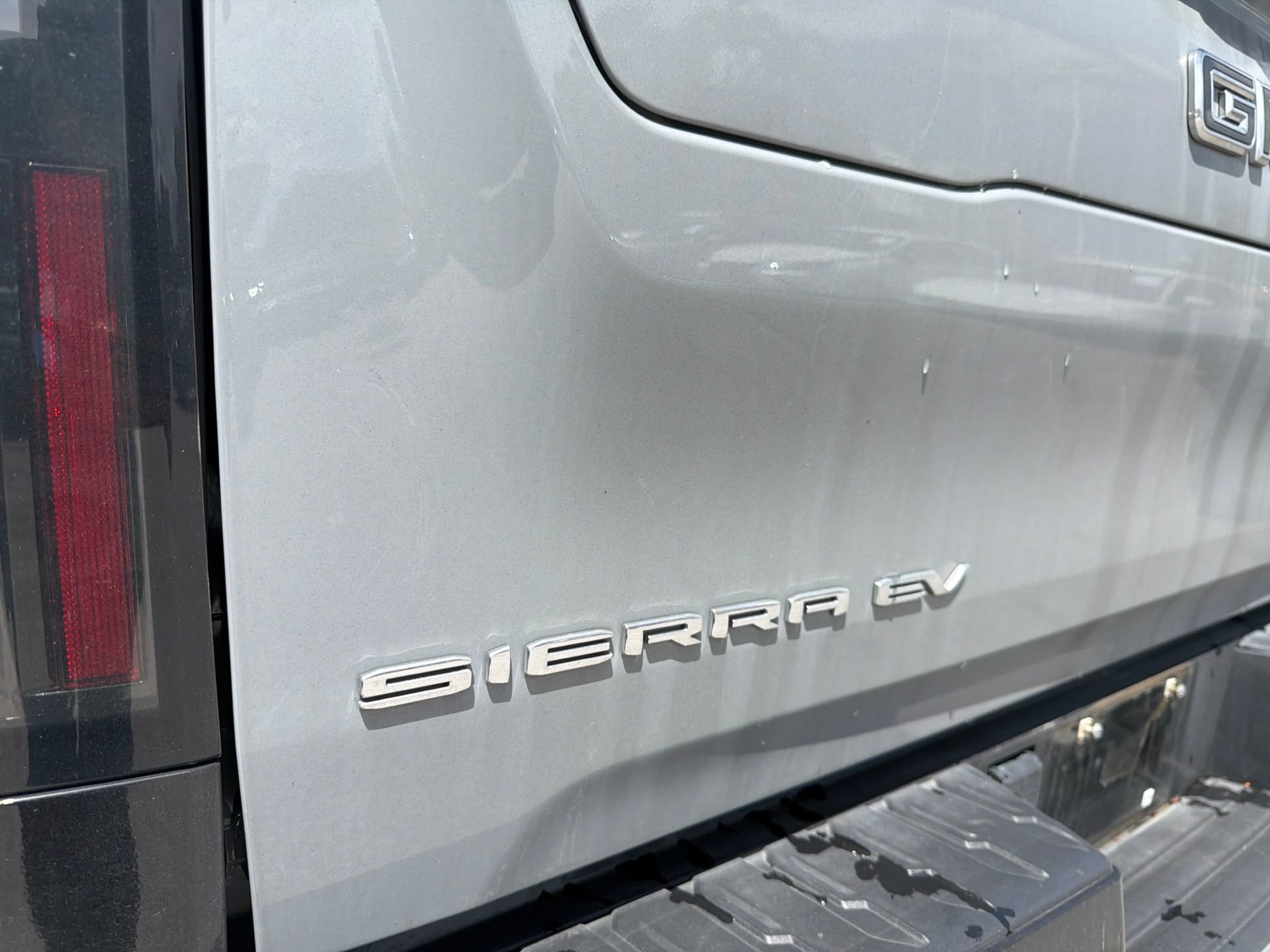Used 2024 GMC Sierra EV Denali AWD/4WD image 9