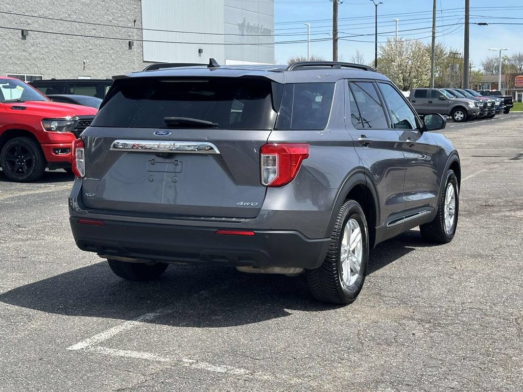 Used 2022 Ford Explorer XLT AWD/4WD image 4