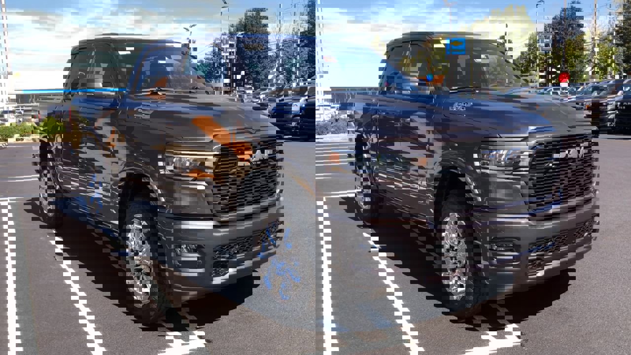 New 2026 RAM 1500 4x4 Crew Cab image 2