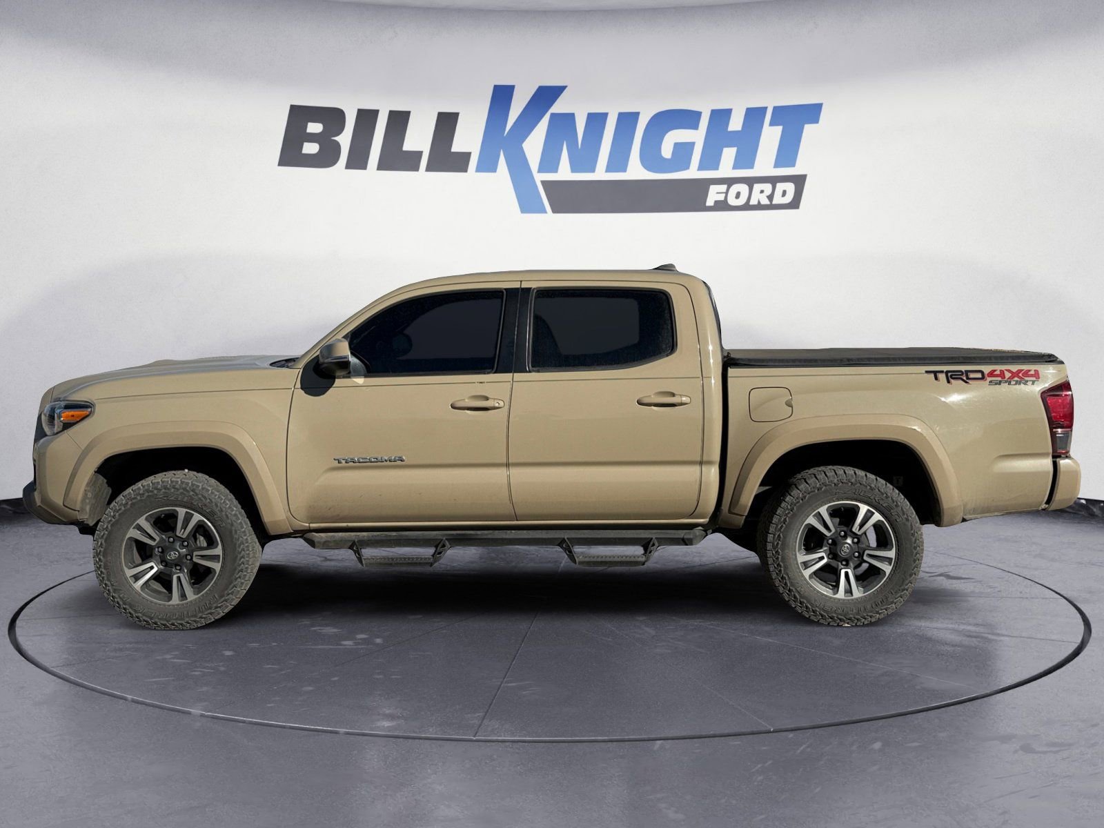 Used 2019 Toyota Tacoma TRD Sport image 2
