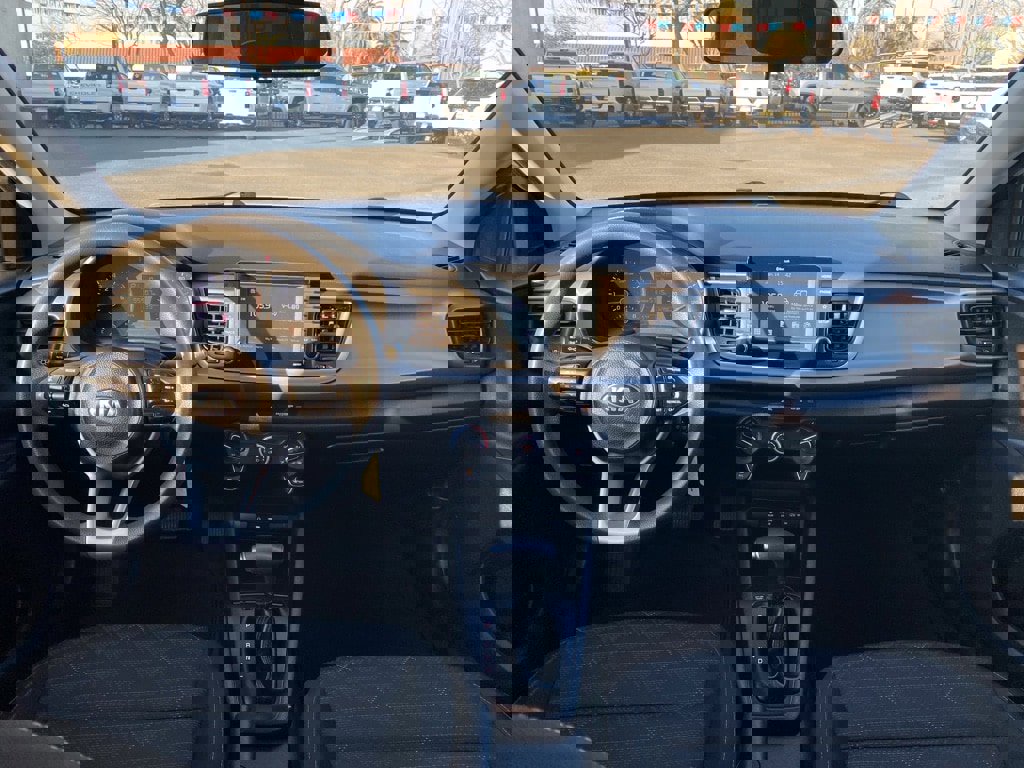 Used 2019 Kia Rio S image 3