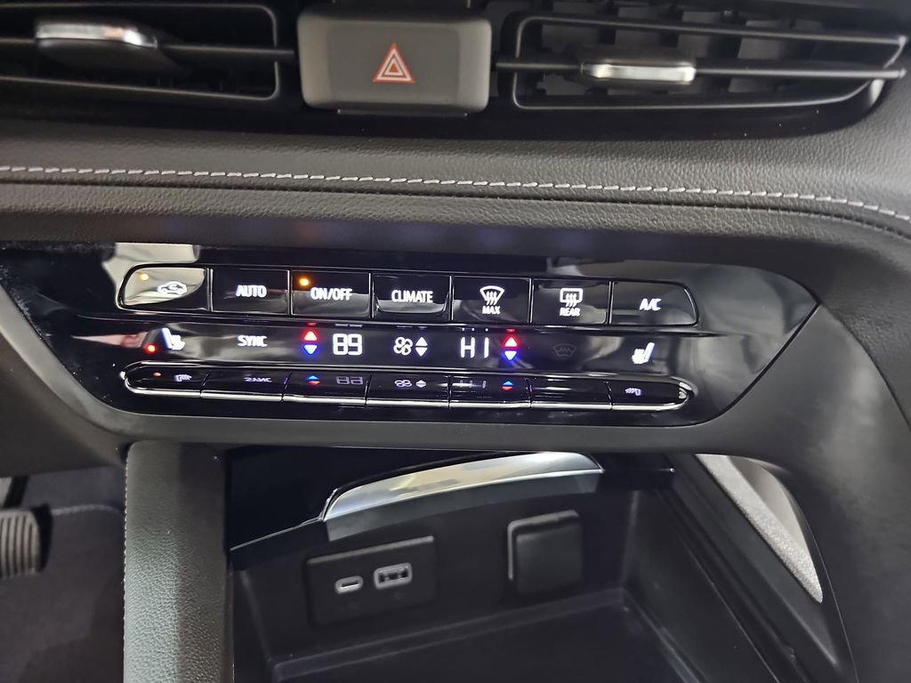 Used 2023 Buick Envision Essence image 29