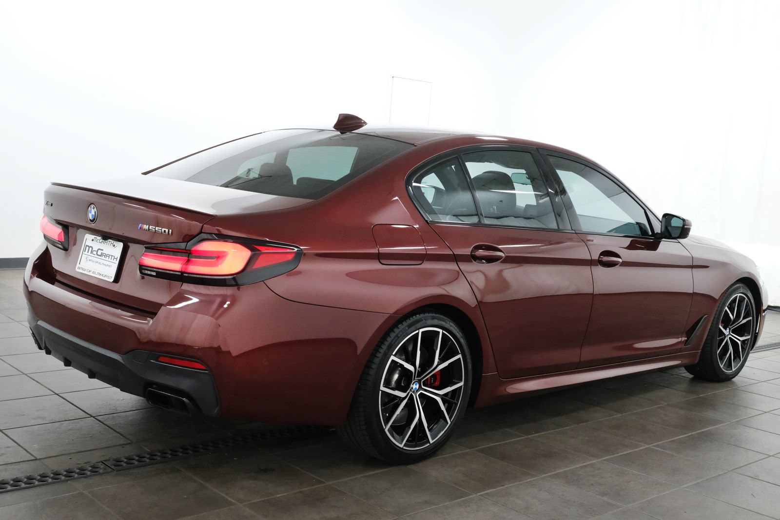 Used 2022 BMW M550i xDrive w/ Executive Package AWD/4WD image 5