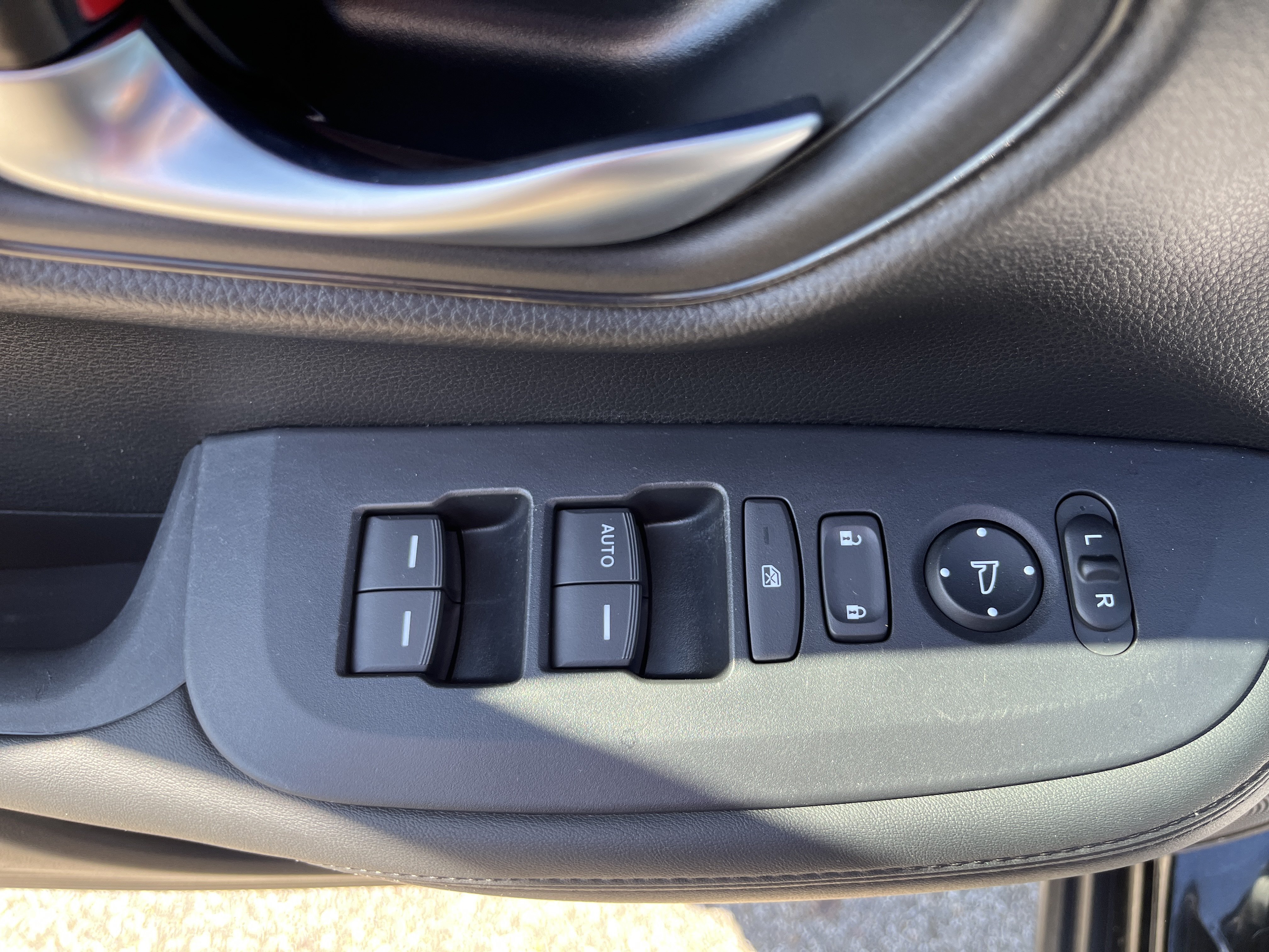 Certified 2025 Honda HR-V LX image 19
