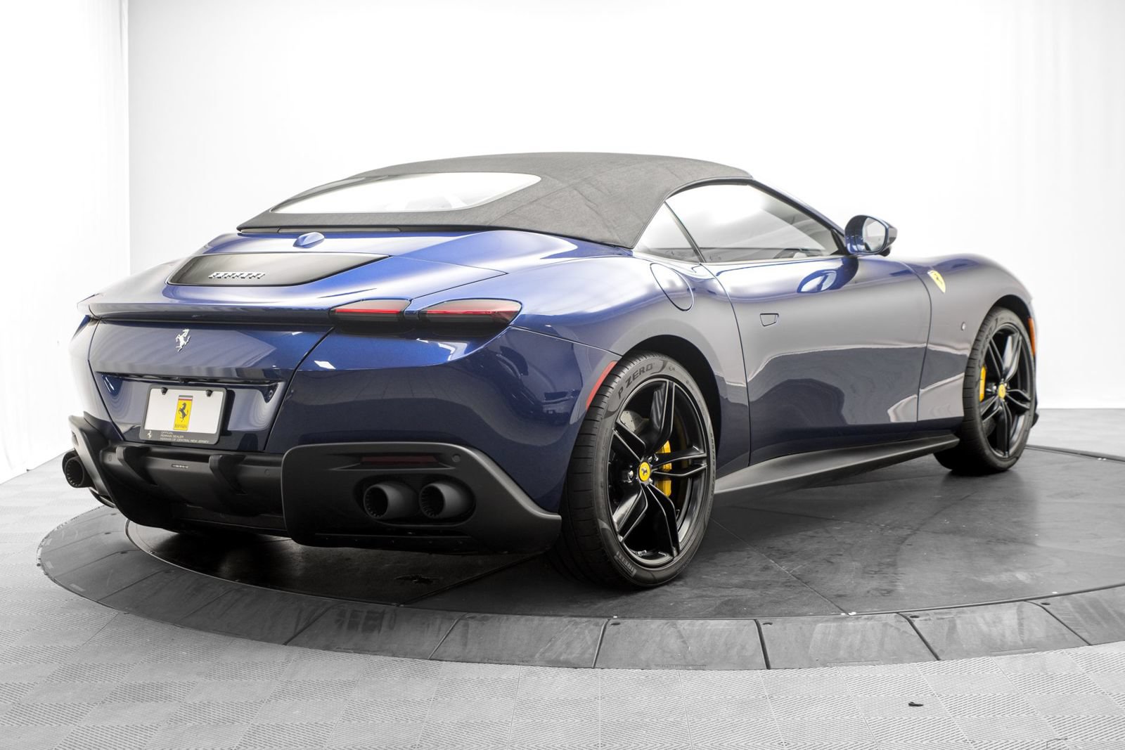 Used 2025 Ferrari Roma Spider RWD image 11