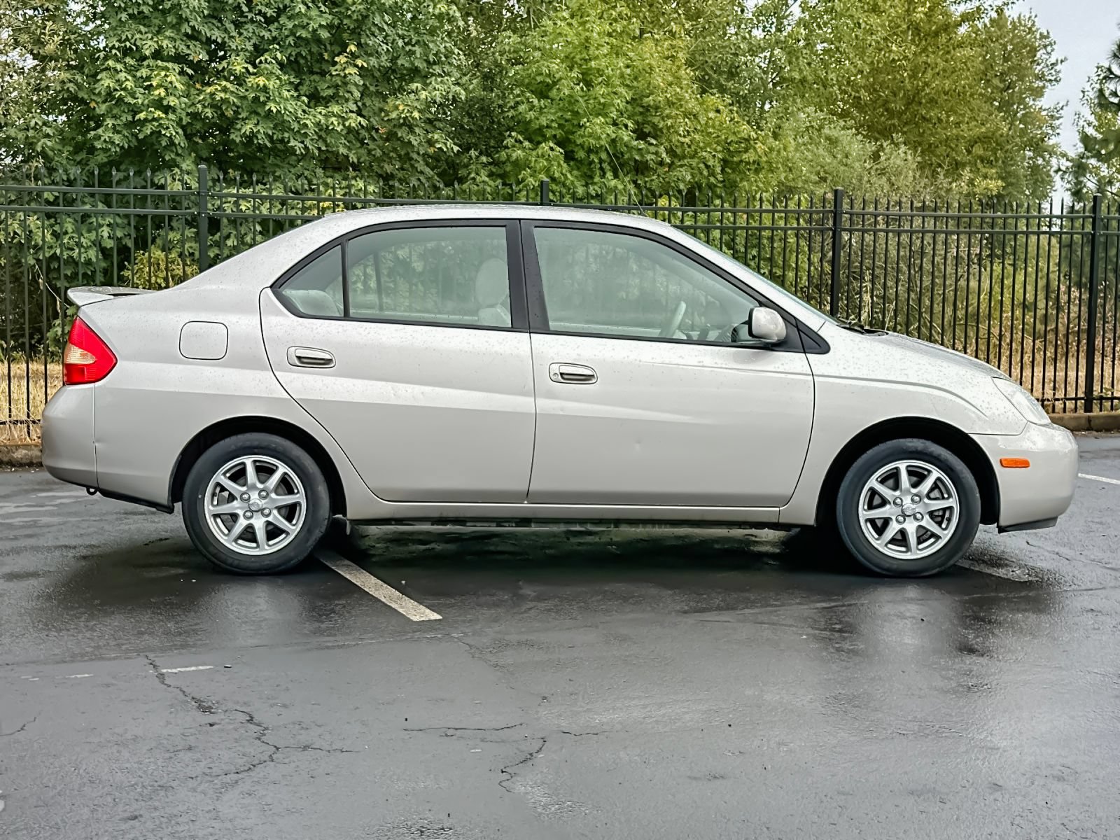 Used 2002 Toyota Prius FWD image 3