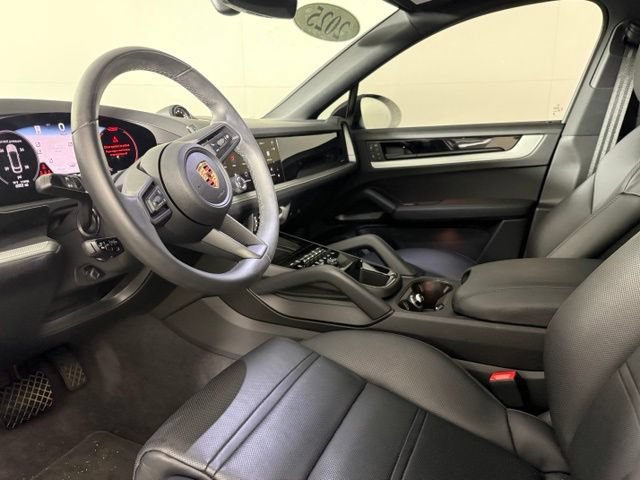 Used 2025 Porsche Cayenne Coupe AWD/4WD image 6