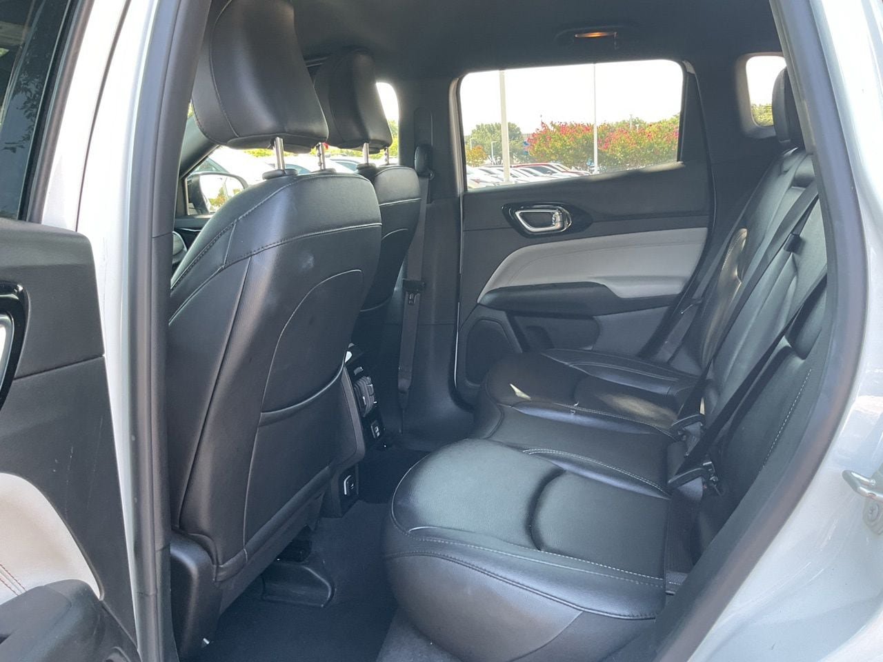 Used 2025 Jeep Compass Limited AWD/4WD image 13