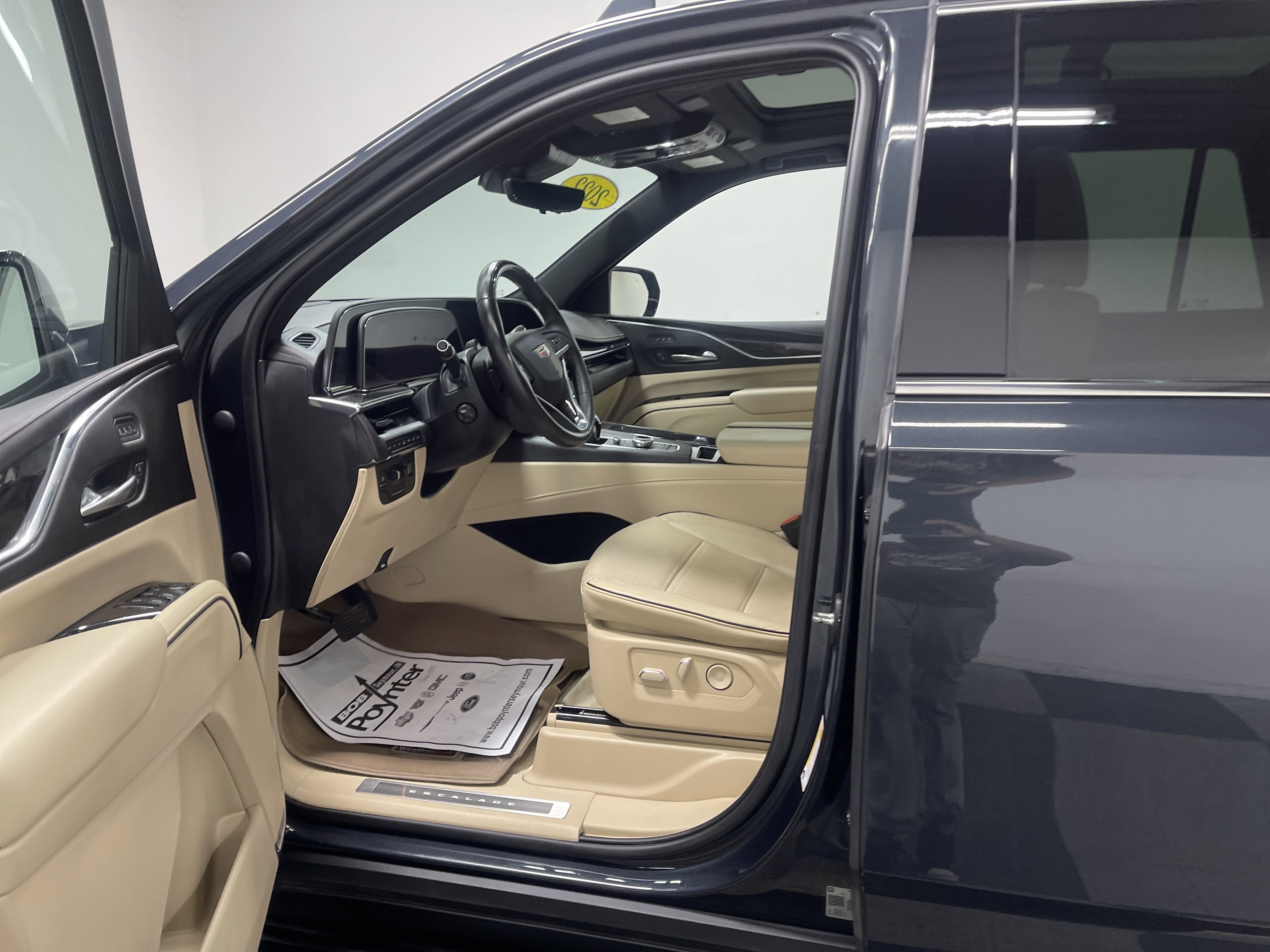 Used 2022 Cadillac Escalade Premium Luxury w/ Performance Package AWD/4WD image 9