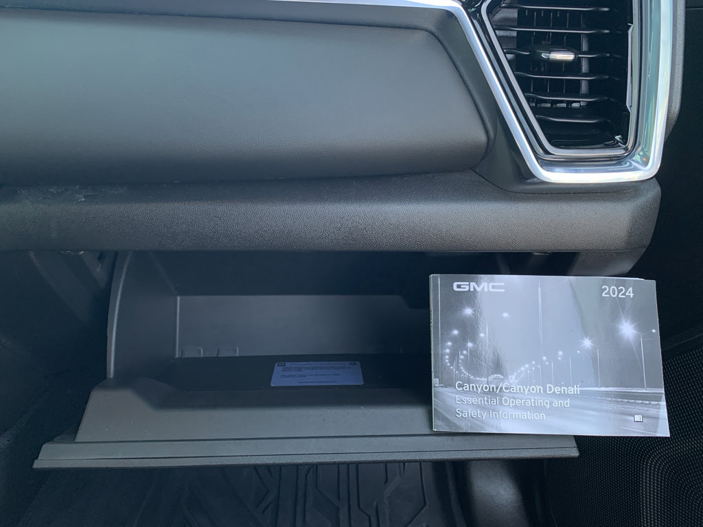 Used 2024 GMC Canyon Elevation w/ Convenience Package image 31