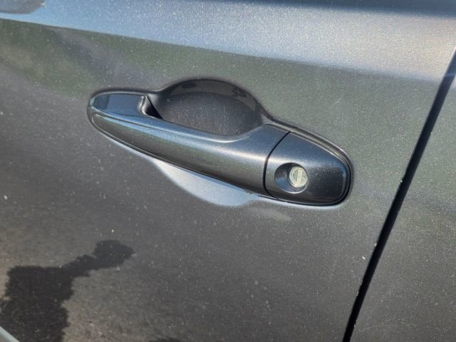 Used 2016 Toyota RAV4 LE AWD/4WD image 19