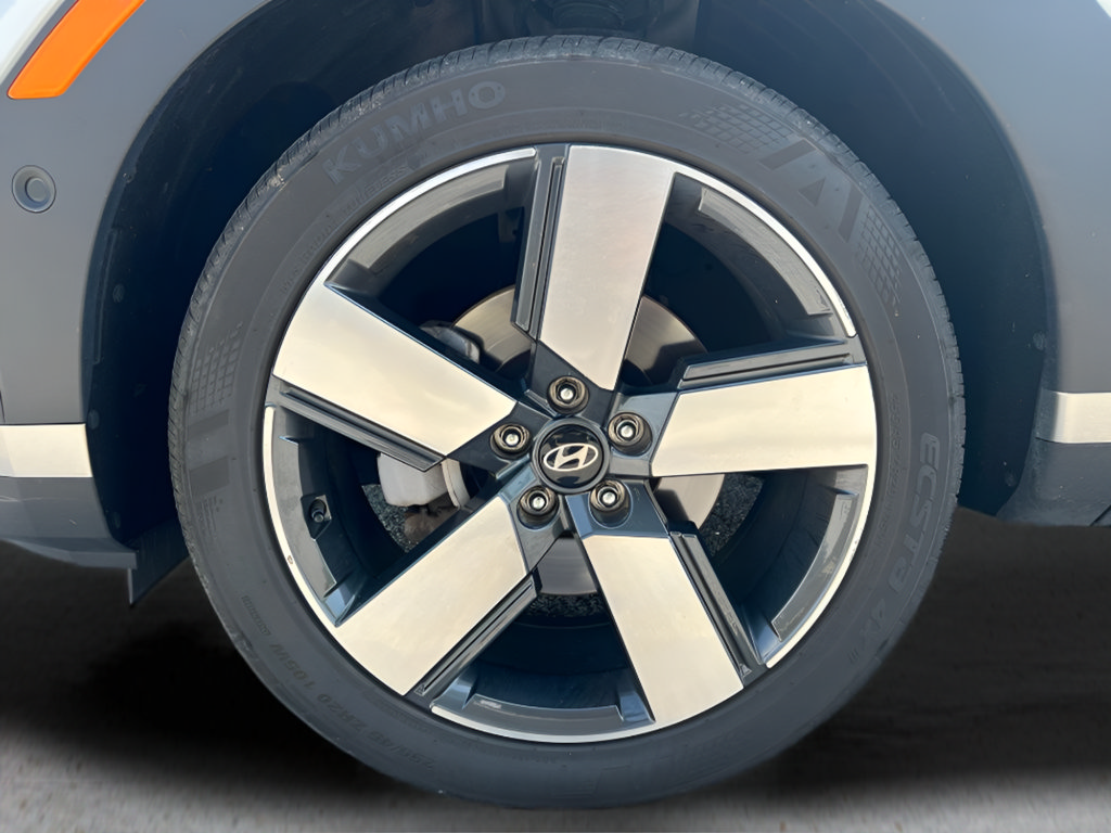 Used 2024 Hyundai Santa Fe Limited AWD/4WD image 32