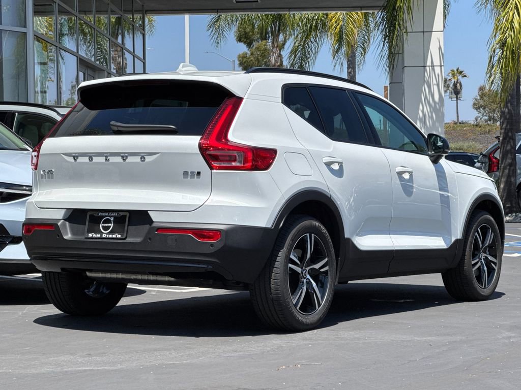New 2026 Volvo XC40 B5 Core w/ Climate Package AWD/4WD image 5