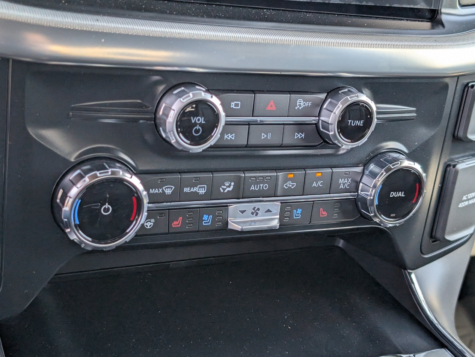 Used 2025 Ford F150 Lariat w/ Equipment Group 501A Mid AWD/4WD image 17