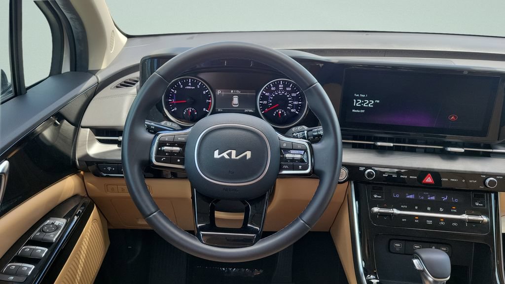 Used 2024 Kia Carnival EX FWD image 12