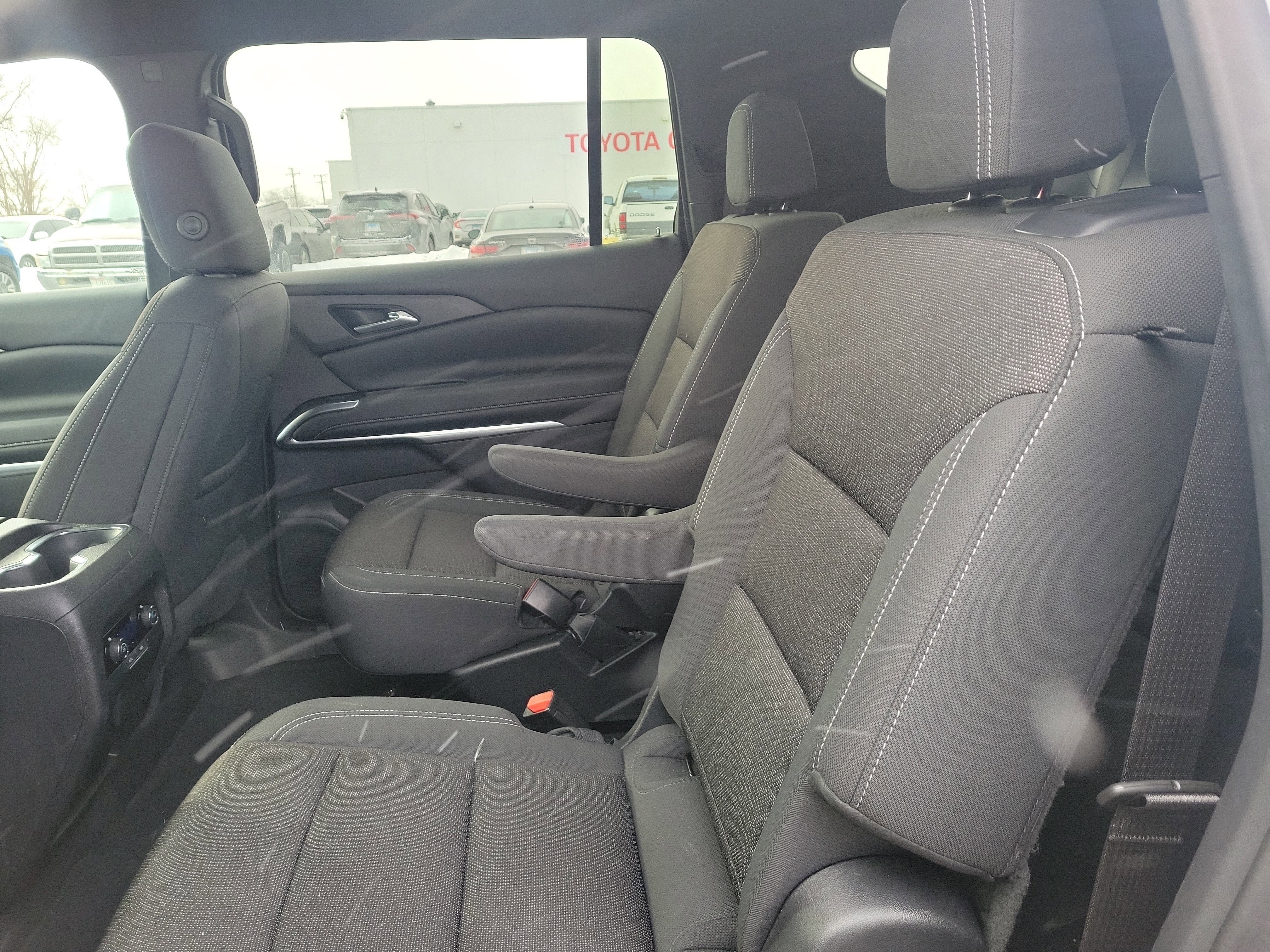 Used 2024 Chevrolet Traverse LT image 9