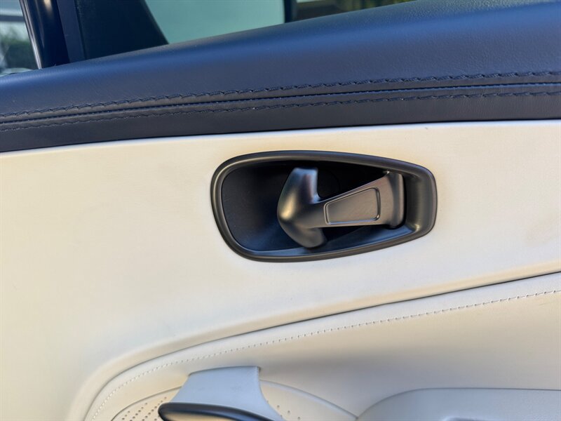 Used 2022 Aston Martin DBX AWD/4WD image 58