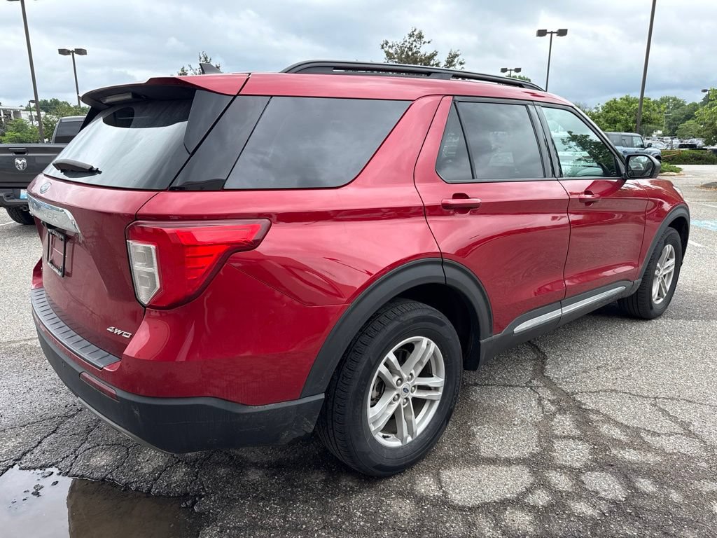 Used 2024 Ford Explorer XLT w/ Equipment Group 202A AWD/4WD image 12