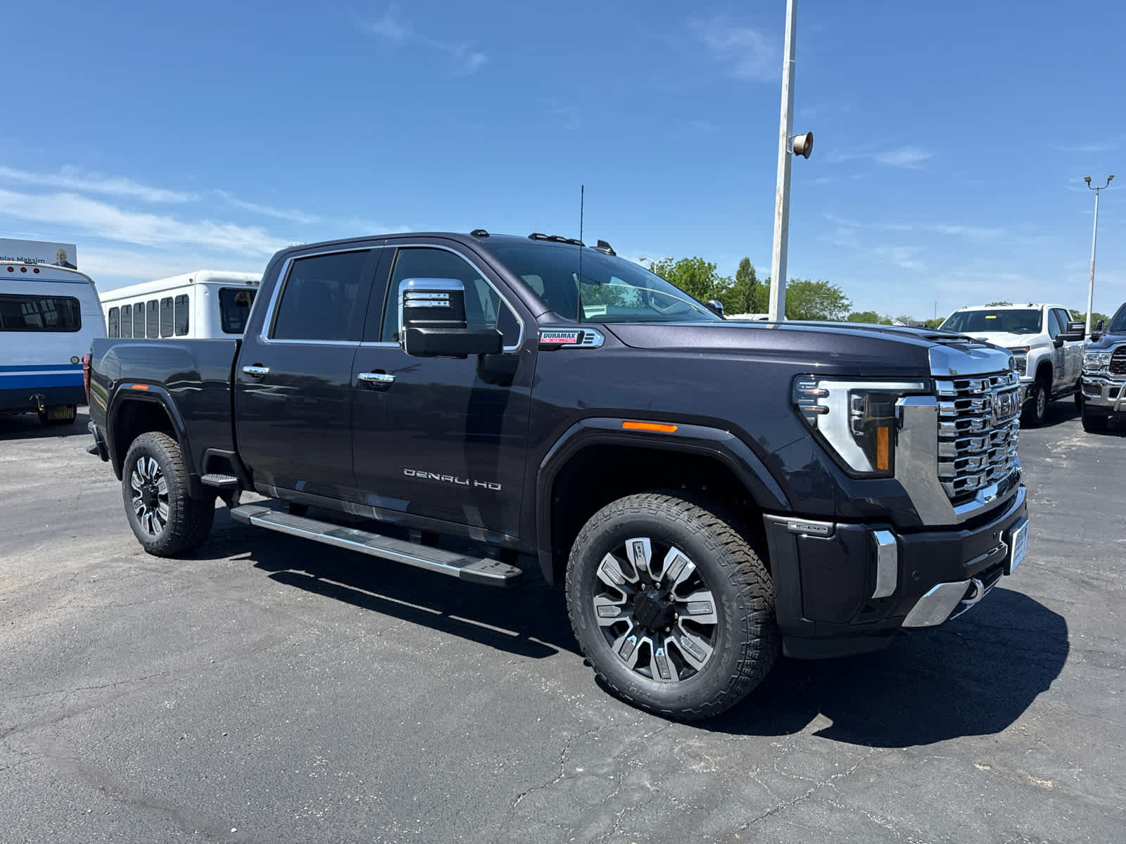New 2026 GMC Sierra 3500 Denali w/ Denali Reserve Package AWD/4WD image 7