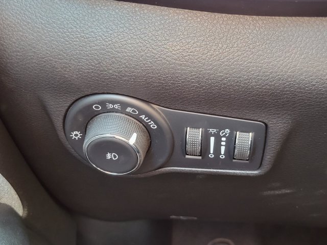 Used 2023 Jeep Compass Latitude AWD/4WD image 12