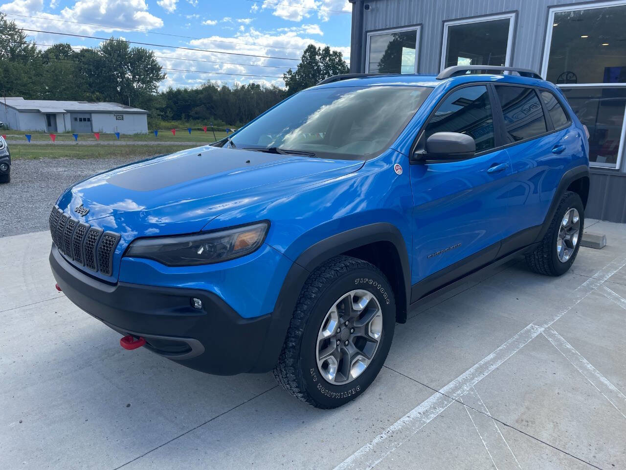 Used 2019 Jeep Cherokee Trailhawk w/ Cold Weather Group image 4