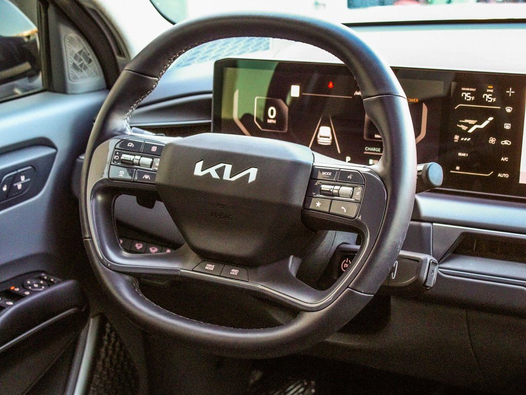 Used 2025 Kia EV9 Wind image 25