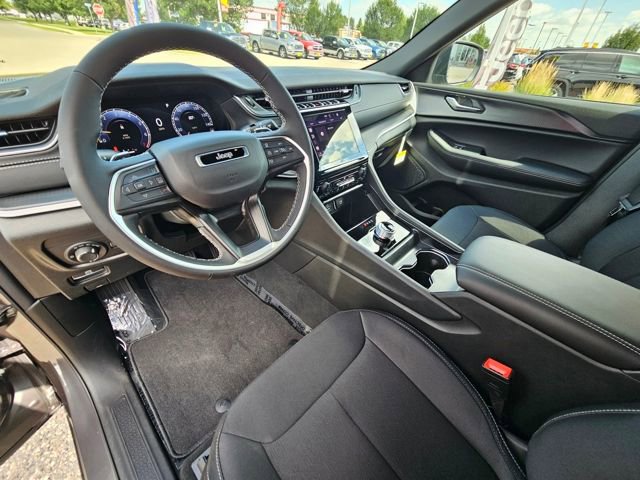 New 2025 Jeep Grand Cherokee L Laredo image 15