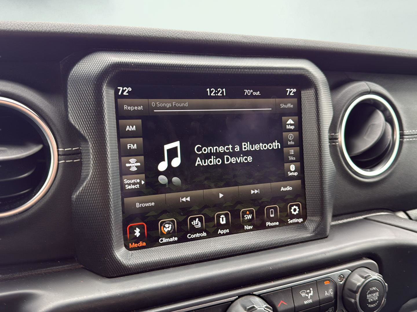 Used 2021 Jeep Wrangler Unlimited Sahara w/ Cold Weather Group image 15