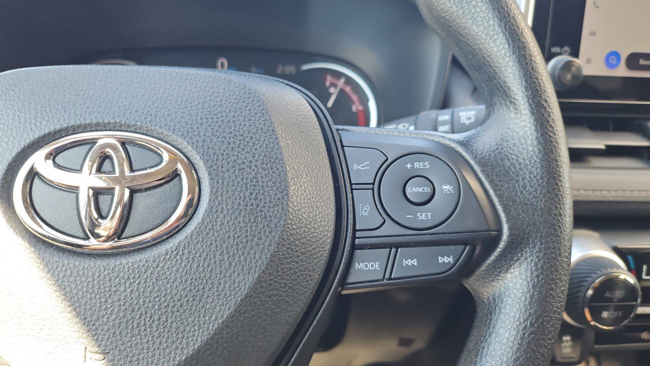 Used 2023 Toyota RAV4 XLE image 17