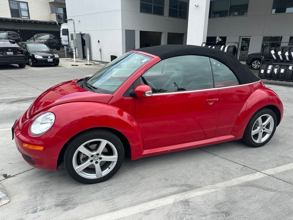 Used 2009 Volkswagen Beetle S FWD image 2