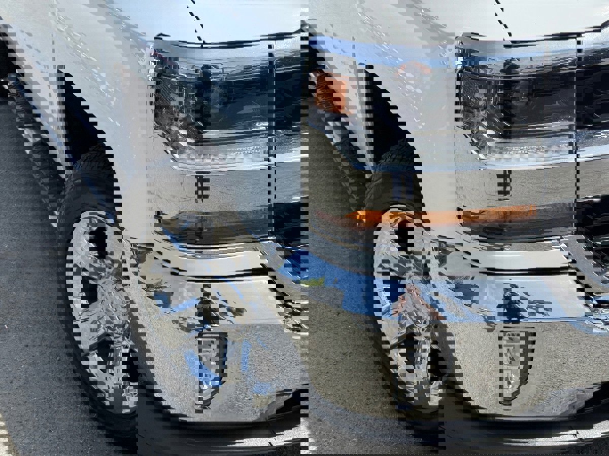 Used 2018 Chevrolet Silverado 1500 LT w/ LT Eassist Package image 3