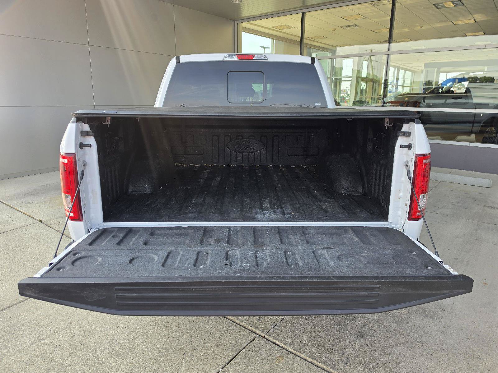 Used 2016 Ford F150 XLT w/ Equipment Group 302A Luxury AWD/4WD image 5