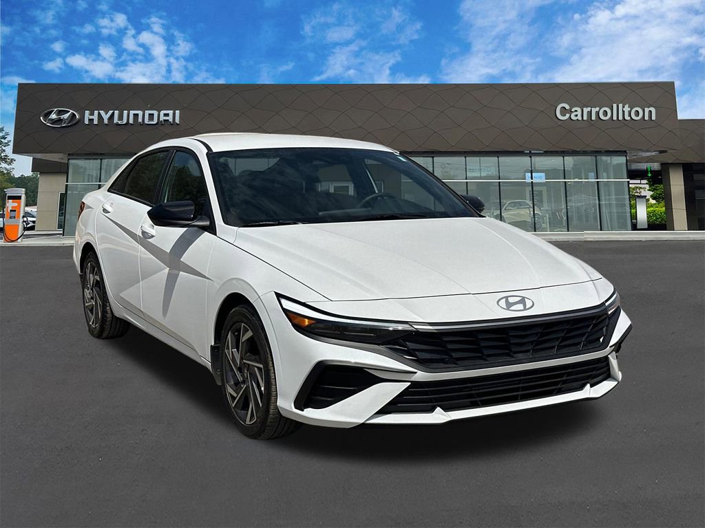 Used 2025 Hyundai Elantra Sport image 3