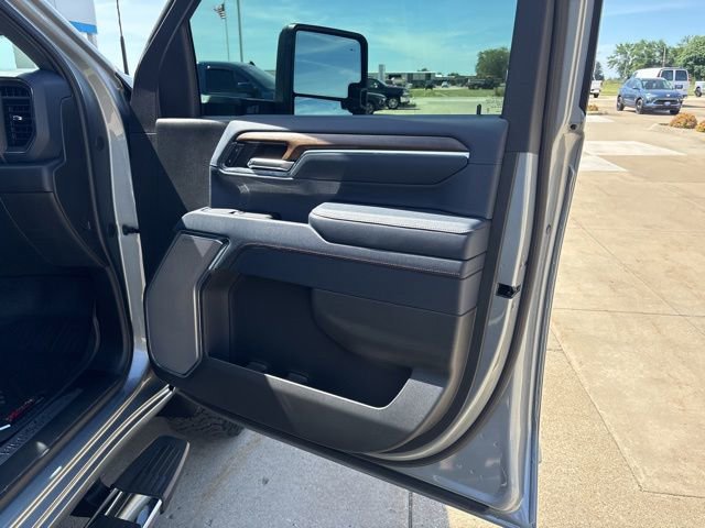 Used 2024 Chevrolet Silverado 2500 High Country w/ Technology Package AWD/4WD image 23