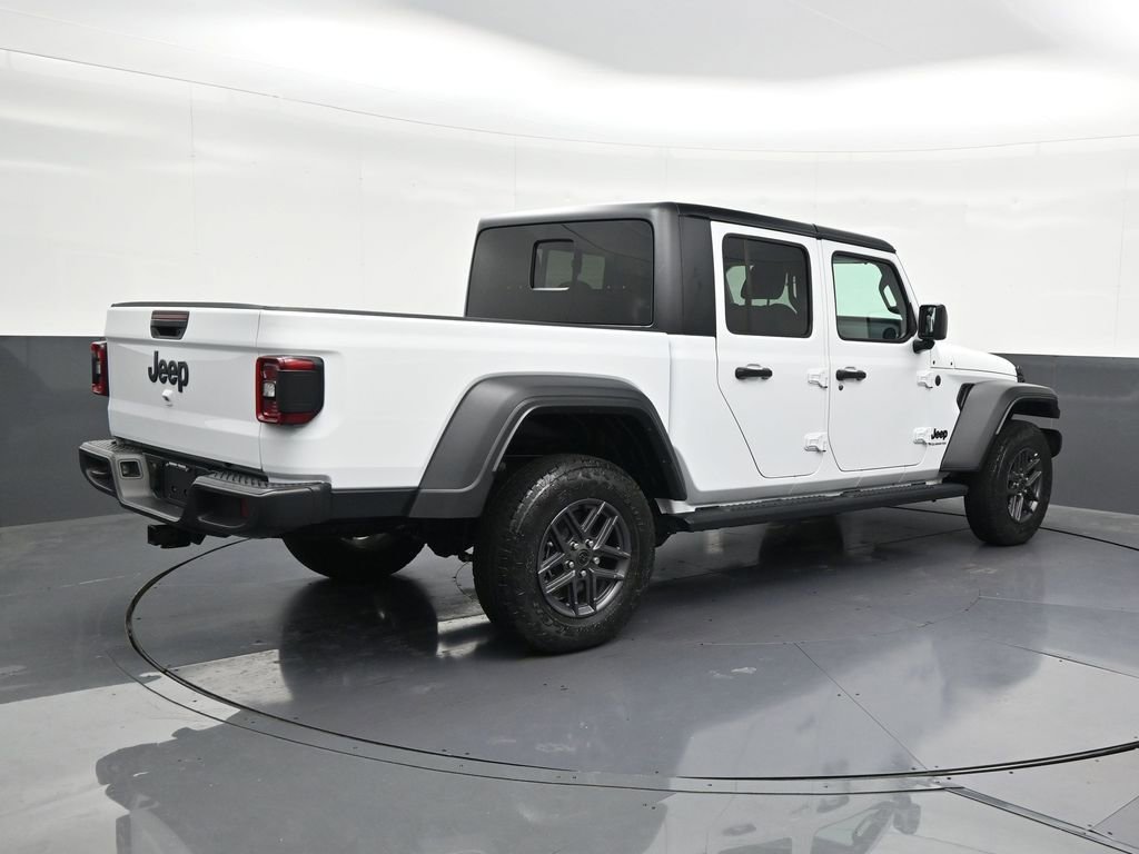 Used 2025 Jeep Gladiator Sport AWD/4WD image 5