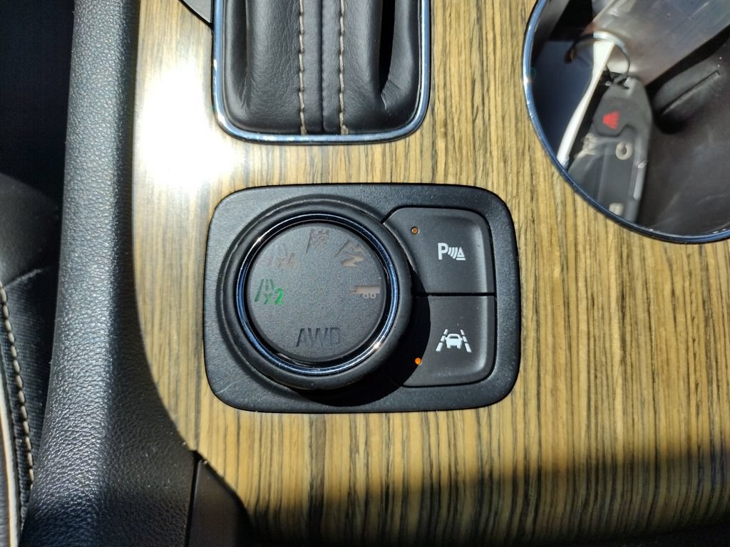 Used 2017 GMC Acadia Denali w/ Technology Package AWD/4WD image 34