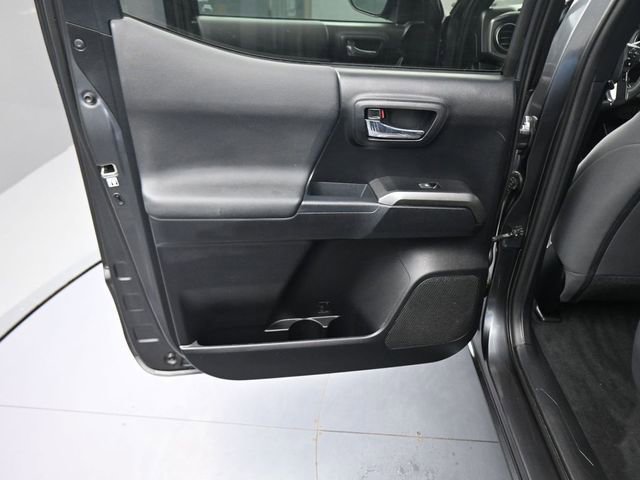 Used 2019 Toyota Tacoma TRD Sport image 18