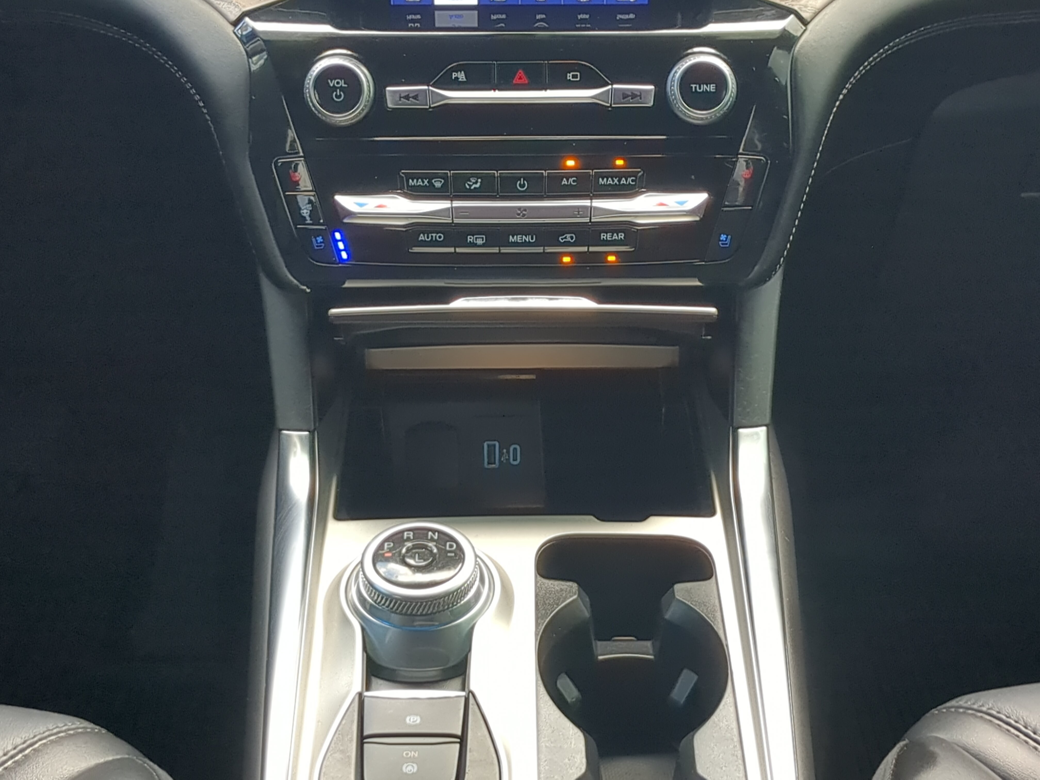 Certified 2023 Ford Explorer Platinum w/ Technology Package AWD/4WD image 17